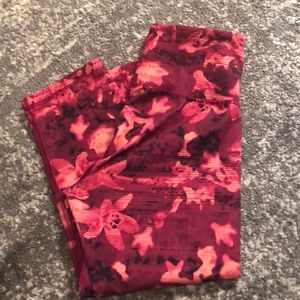 Old Navy active pants. Flower pattern, size M.